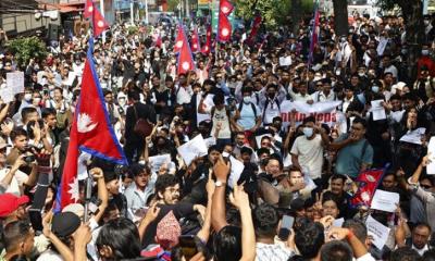 নেপালের প্রধানমন্ত্রীর পদত্যাগের ডাক বিক্ষোভকারীদের