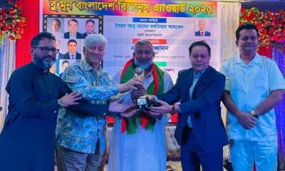 মুন বাংলাদেশ বিজনেস এ্যাওয়ার্ড-২০২৫ পেলেন বিশিষ্ট ব্যাবসায়ী হাজী আব্দুস সাত্তার