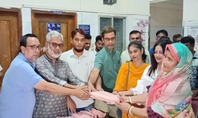 তারেক রহমানের নির্দেশে সিরাজগঞ্জে হিন্দু ধর্মাবলম্বীদের মাঝে শাড়ি-লুঙ্গি বিতরণ
