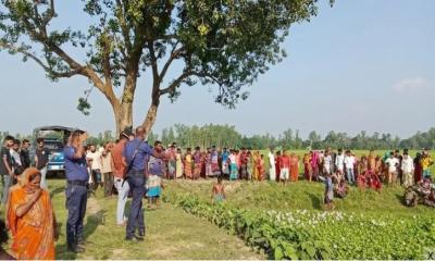 সিরাজগঞ্জে কচুরিপানা নিচ থেকে উদ্ধার করা হয় মানুষের কঙ্কাল