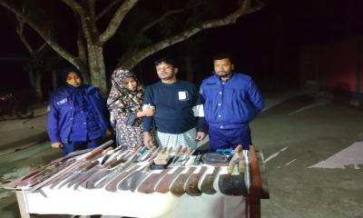 শরীয়তপুরের জাজিরায় যৌথ বাহিনীর অভিযান,দেশীয় অস্ত্র উদ্ধার দুইজন গ্রেফতার