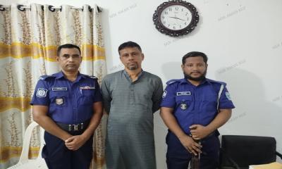 ছাতকে আ.লীগ নেতার বাড়ির সামনে বিপুল অস্ত্র উদ্ধার, পুলিশের রহস্যজনক ভূমিকা