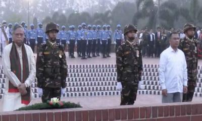 স্মৃতিসৌধে বীর শহীদদের প্রতি রাষ্ট্রপতি ও প্রধানমন্ত্রীর শ্রদ্ধা
