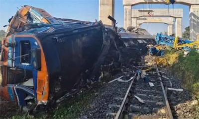 থাইল্যান্ডে ক্রেন ভেঙে পড়ে চলন্ত ট্রেনের ওপর আঘাত, নিহত ২২