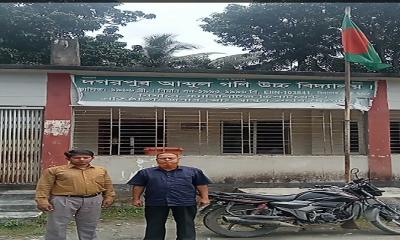 মতলব দগরপুরে ঐতিহ্যবাহী আঃ গনি উচ্চ বিদ্যালয় জরাজীর্ণ ভবনে চলছে শ্রেণিক্লাস