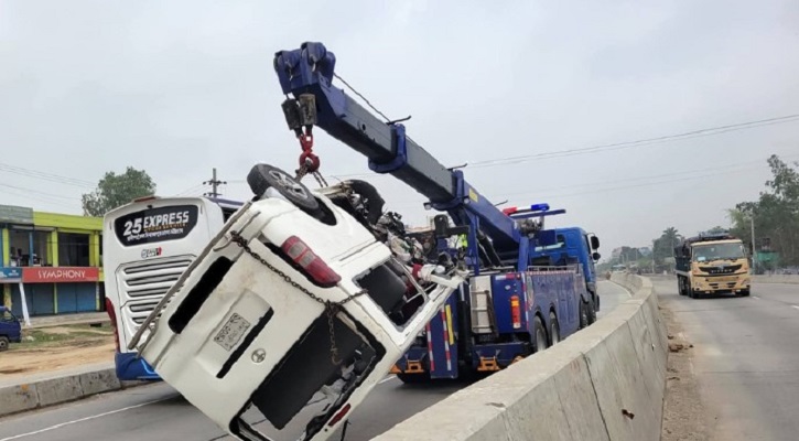 বগুড়ায় চলন্ত মাইক্রোবাসে সিলিন্ডার বিস্ফোরণ, নিহত ৩