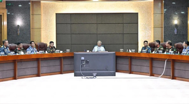 নির্বাচনে সশস্ত্র বাহিনীকে পেশাদারিত্ব বজায় রাখার নির্দেশ প্রধান উপদেষ্টার