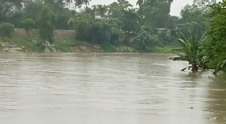 টানা বর্ষণ ও উজান থেকে নেমে আসা পাহাড়ি ঢলে হবিগঞ্জে বাড়ছে নদীগুলোর পানি