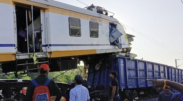 ভারতে দুই ট্রেনের সংঘর্ষে নিহত ৬