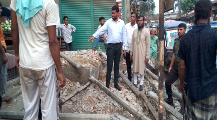 শায়েস্তাগঞ্জে যৌথ অভিযানে  অবৈধ দোকান পাঠ উচ্ছেদ