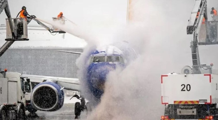 যুক্তরাষ্ট্র ঝড়ে বিপর্যস্ত, বাতিল ১৩ হাজার ফ্লাইট