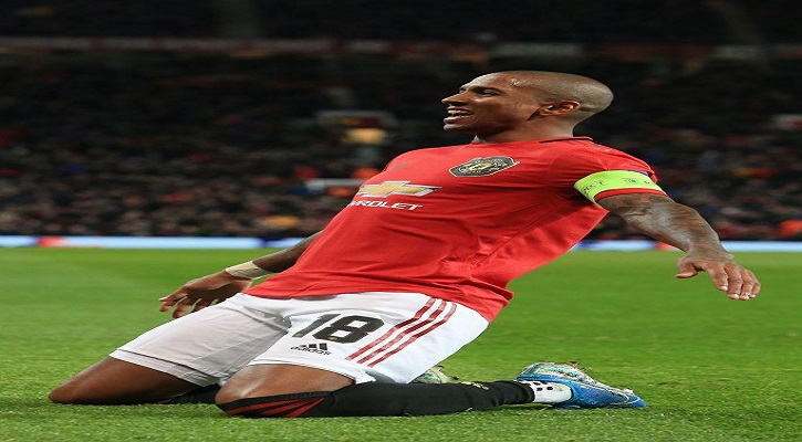 ৪০ বছরে বুটজোড়া তুলে রাখছেন অ্যাশলি ইয়াং