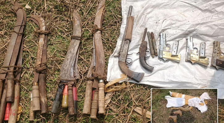 কুমিল্লায় পুকুর থেকে ৩টি বিদেশি পিস্তলসহ বিপুল অস্ত্র উদ্ধার