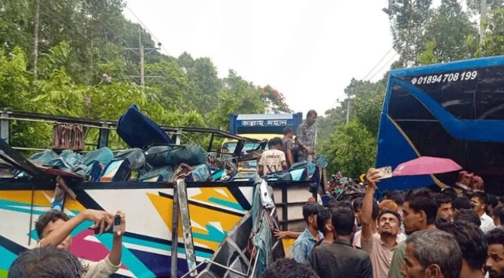 চকরিয়ায় দুই বাসের মুখোমুখি সংঘর্ষ, নিহত ২