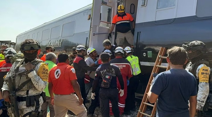মেক্সিকোয় ট্রেন লাইনচ্যুত হয়ে নিহত ১৩, আহত ৯৮