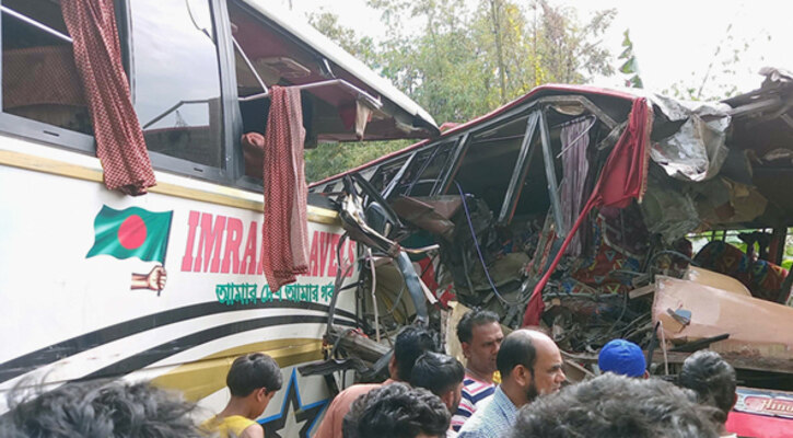 মাদারীপুরে দুই বাসের মুখোমুখি সংঘর্ষে নিহত ২