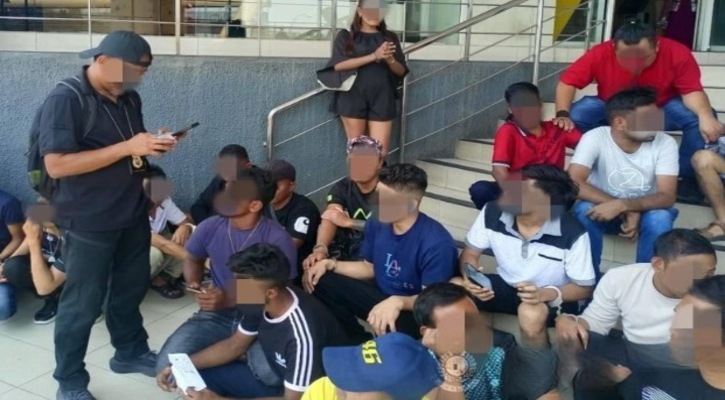 মালয়েশিয়ায় শপিং কমপ্লেক্সে অভিযান: বাংলাদেশিসহ ২১ বিদেশি আটক