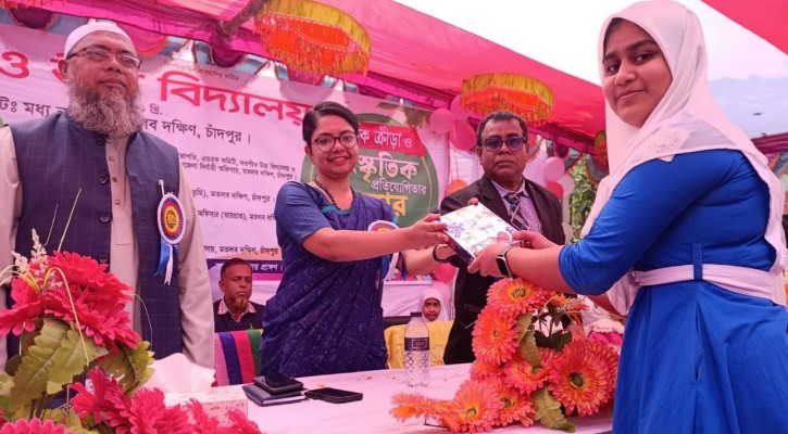 মতলবের নওগাঁও উচ্চ বিদ্যালয় বার্ষিক ক্রীড়া ও সাংস্কৃতিক প্রতিযোগিতা  পুরস্কার বিতরণ