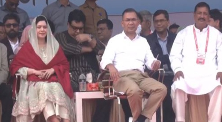 রাজশাহীতে সমাবেশ মঞ্চে তারেক রহমান, নেতাকর্মীদের ঢল