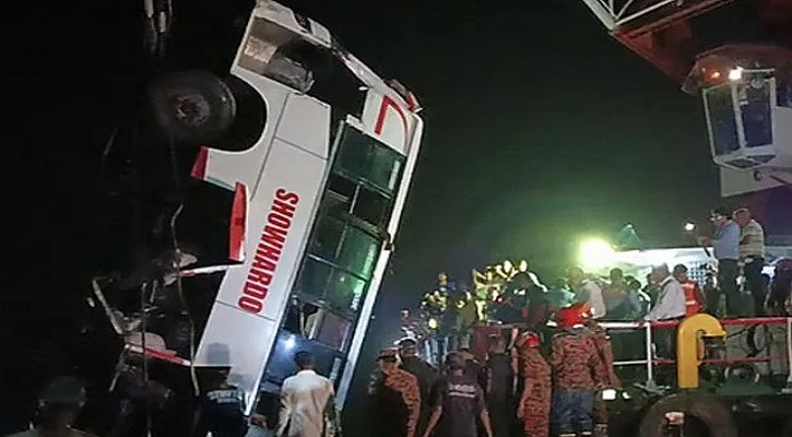 পদ্মায় বাসডুবিতে নিহত বেড়ে ২৬