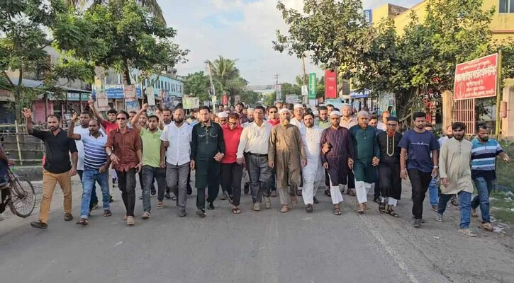 বাগেরহাটে একটি আসন কমানোর প্রতিবাদে মোরেলগঞ্জে বিক্ষোভ-অবরোধ পালন