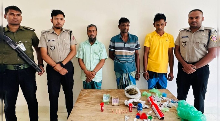 মতলব দক্ষিণে গাঁজা ও ইয়াবাসহ ৩ জন গ্রেফতার