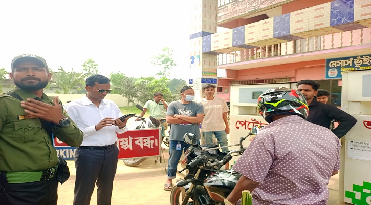 মোটরসাইকেলে অতিরিক্ত তেল নিতে নিষেধ করলেন সিরেজগঞ্জের ইউএনও