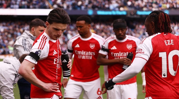 শিরোপা দৌড়ে আর্সেনাল, টিকে আছে শেষ আশা