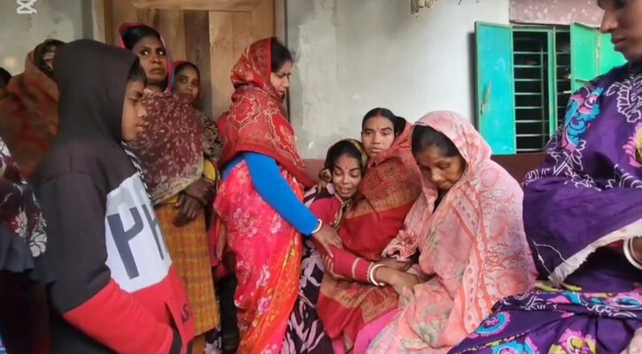 পরিবারের একমাত্র উপার্জনক্ষম ব্যক্তি খোকন দাসকে হারিয়ে দিশেহারা পরিবার
