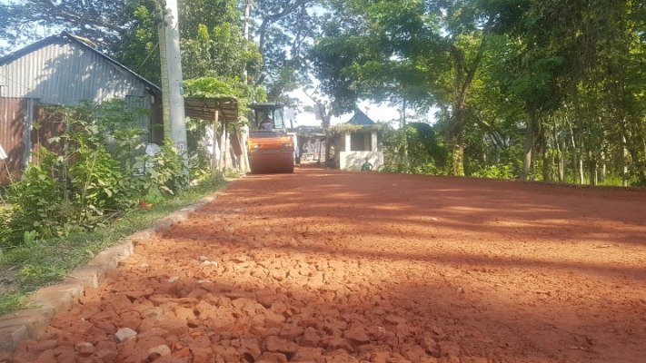 শরীয়তপুরে এলজিইডির সড়ক নির্মাণে ব্যাপক অনিয়মের অভিযোগ, স্থানীয়রা ক্ষুব্দ