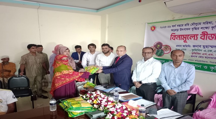 সিরাজগঞ্জে ৮৩১০ জন কৃষকদের মাঝে বিনামুল্যে বীজ ও  রাসায়নিক সার বিতরণ