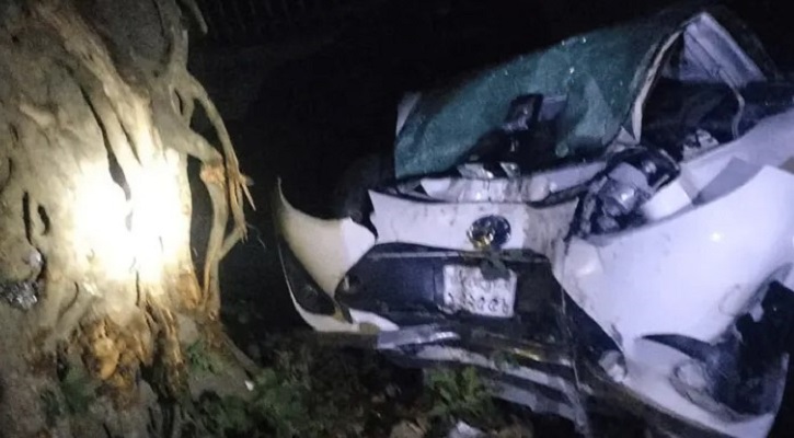 যশোরে গাছের সঙ্গে প্রাইভেটকারের ধাক্কা, একই পরিবারের ৩ জন নিহত