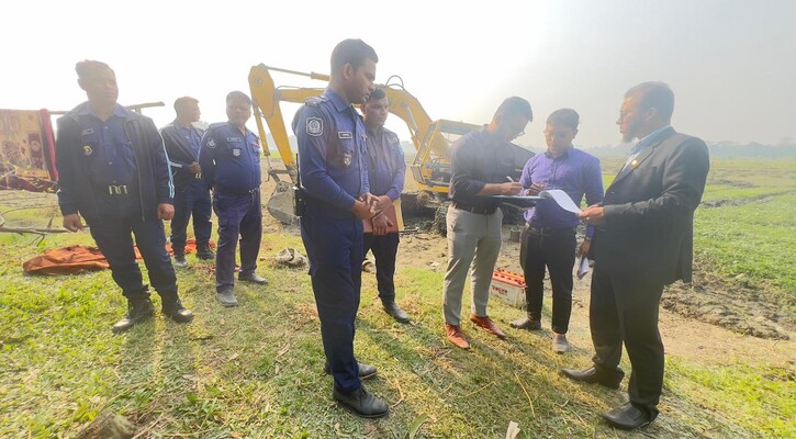 শরীয়তপুরে কৃষিজমিতে অবৈধ মাছের ঘের নির্মাণে ২ লাখ টাকা জরিমানা