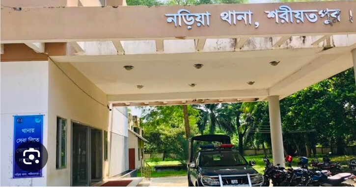 নড়িয়ায় বাড়ী ঘরে হামলা ভাংচুর, বোমা বিস্ফোরনের ঘটনায় থানায় মামলা,এলাকায় পুরুষ শূন্য