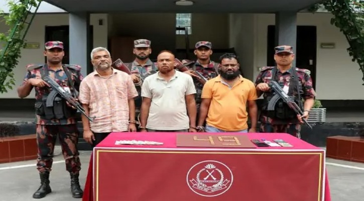 যশোরে ২৬ স্বর্ণের বার উদ্ধার, বিজিবির অভিযানে আটক ৩